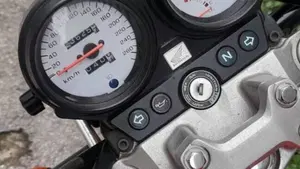 Honda Hornet 600 (1998 - 00)  (5)