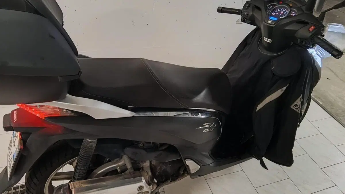 Honda SH 300 i ABS (2016 - 20)  (2)