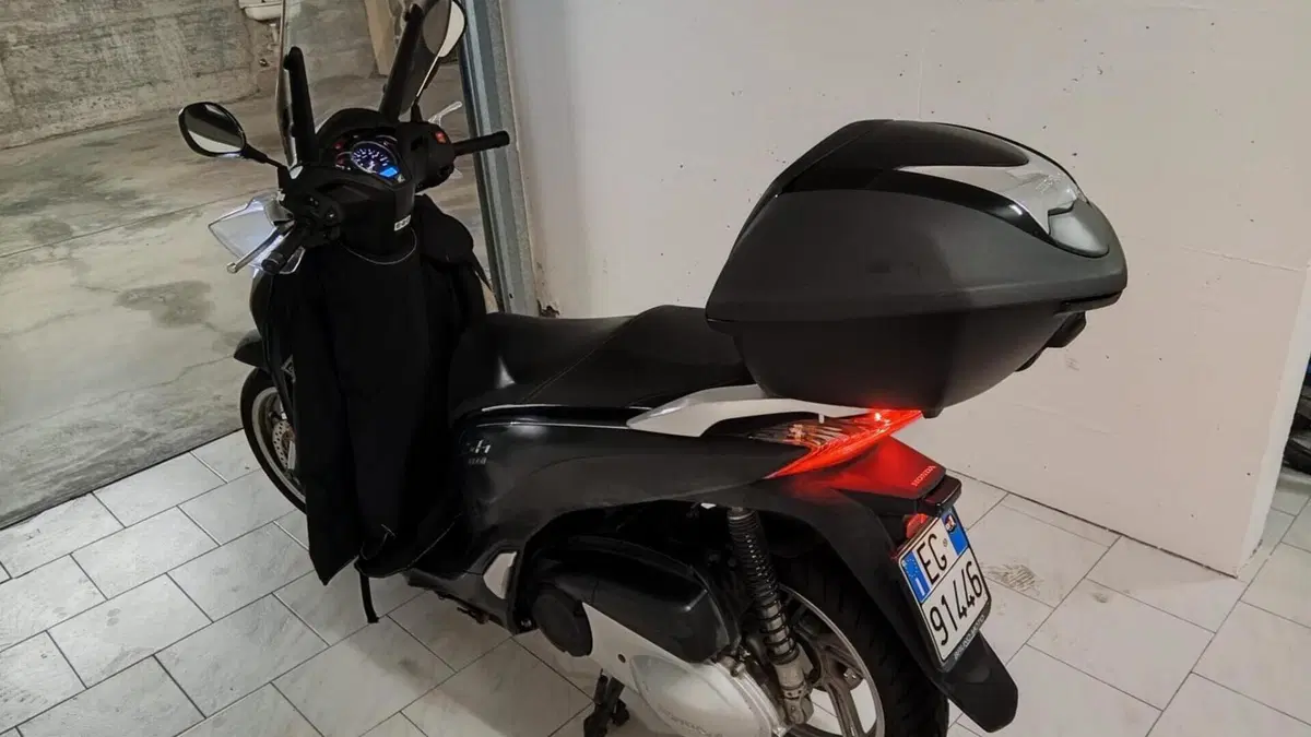 Honda SH 300 i ABS (2016 - 20)  (9)