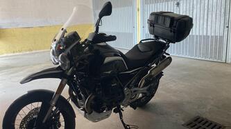 Moto Guzzi V85 TT Guardia d'Onore (2022 - 23) usata