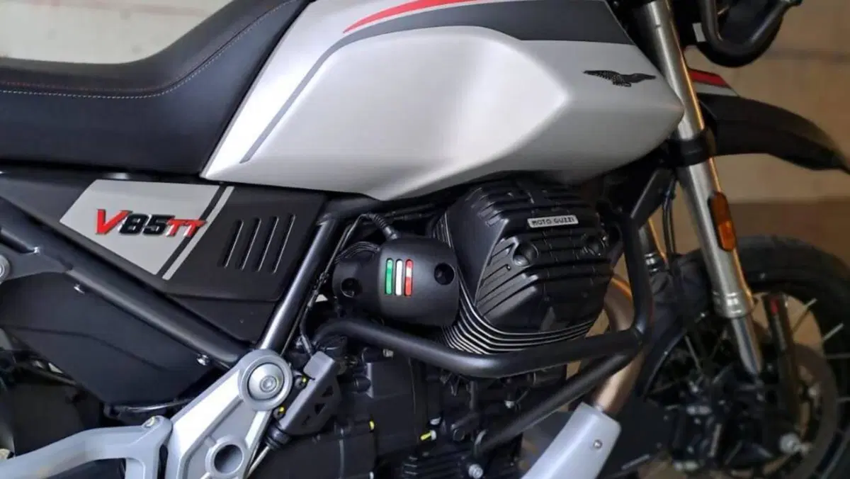 Moto Guzzi V85 TT Travel (2021 - 23)  (5)