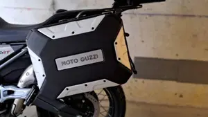 Moto Guzzi V85 TT Travel (2021 - 23)  (7)