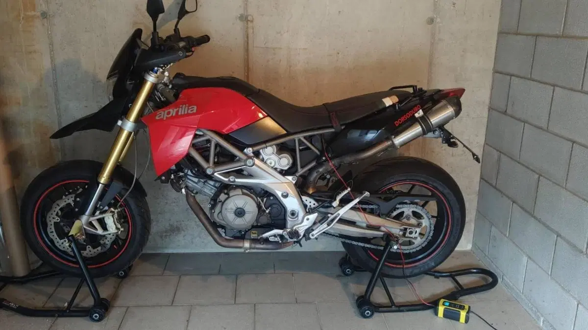 Aprilia Dorsoduro 750 (2009 - 14)  (5)