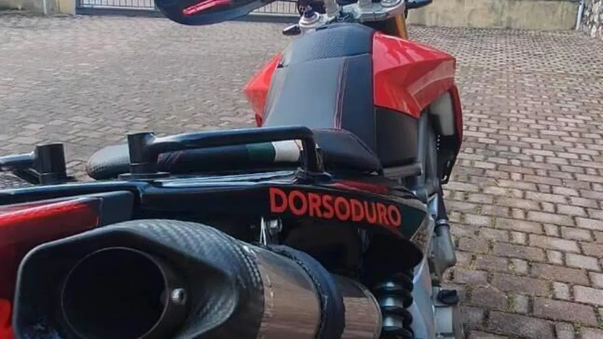 Aprilia Dorsoduro 750 (2009 - 14)  (7)
