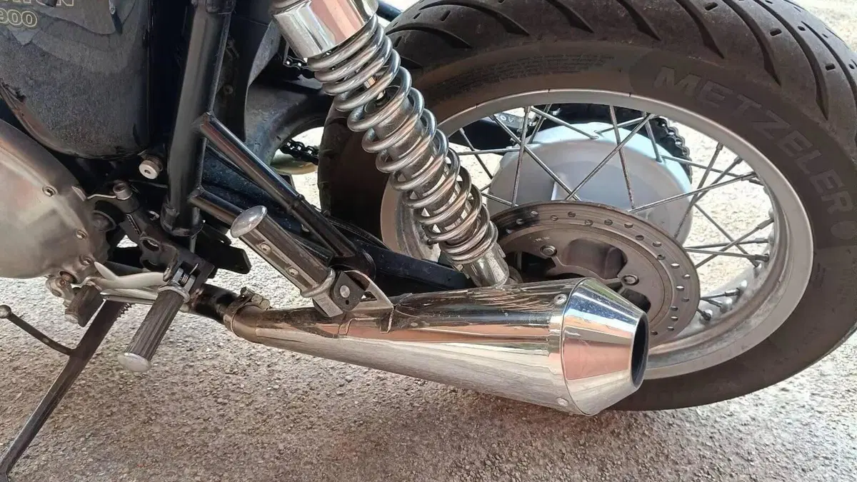 Triumph Thruxton 900 (2004 - 15)  (2)