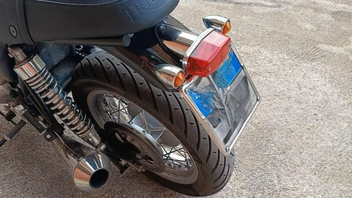 Triumph Thruxton 900 (2004 - 15)  (3)