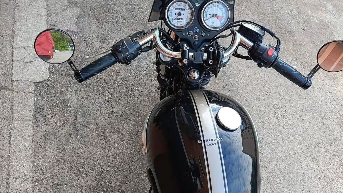 Triumph Thruxton 900 (2004 - 15)  (5)