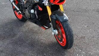 Aprilia Tuono 1000 R Factory (2006 - 11) usata