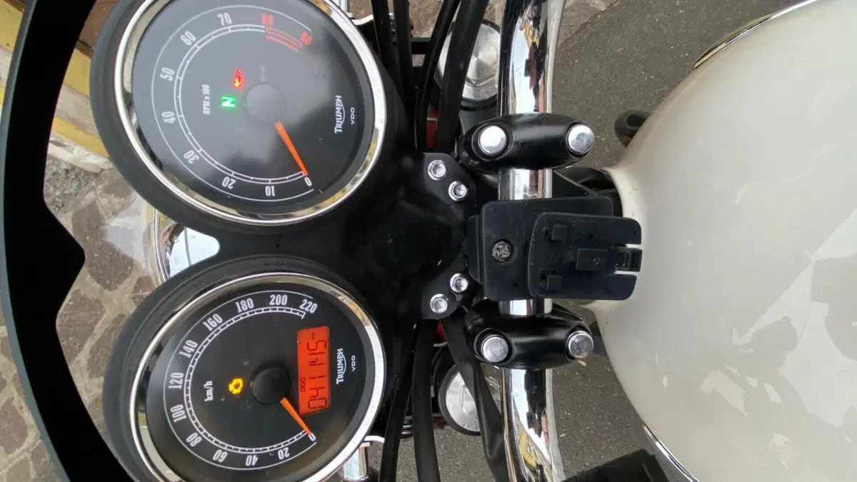 Triumph Bonneville T100 (2008 - 16)  (5)