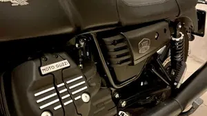 Moto Guzzi V7 III Stone Night Pack (2019 - 20)  (3)