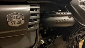 Moto Guzzi V7 III Stone Night Pack (2019 - 20)  (4)