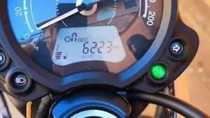 Triumph Street Scrambler 900 Gold Line Edition (2021 - 23)  (2)