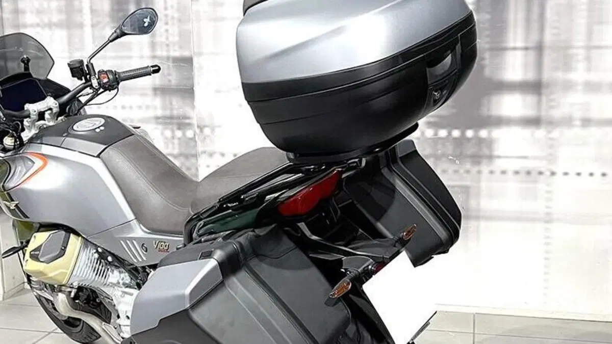 Moto Guzzi V100 Mandello S (2022 - 24)  (4)