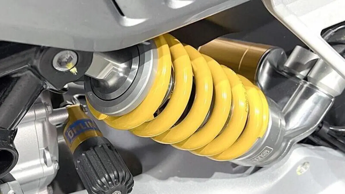 Moto Guzzi V100 Mandello S (2022 - 24)  (5)