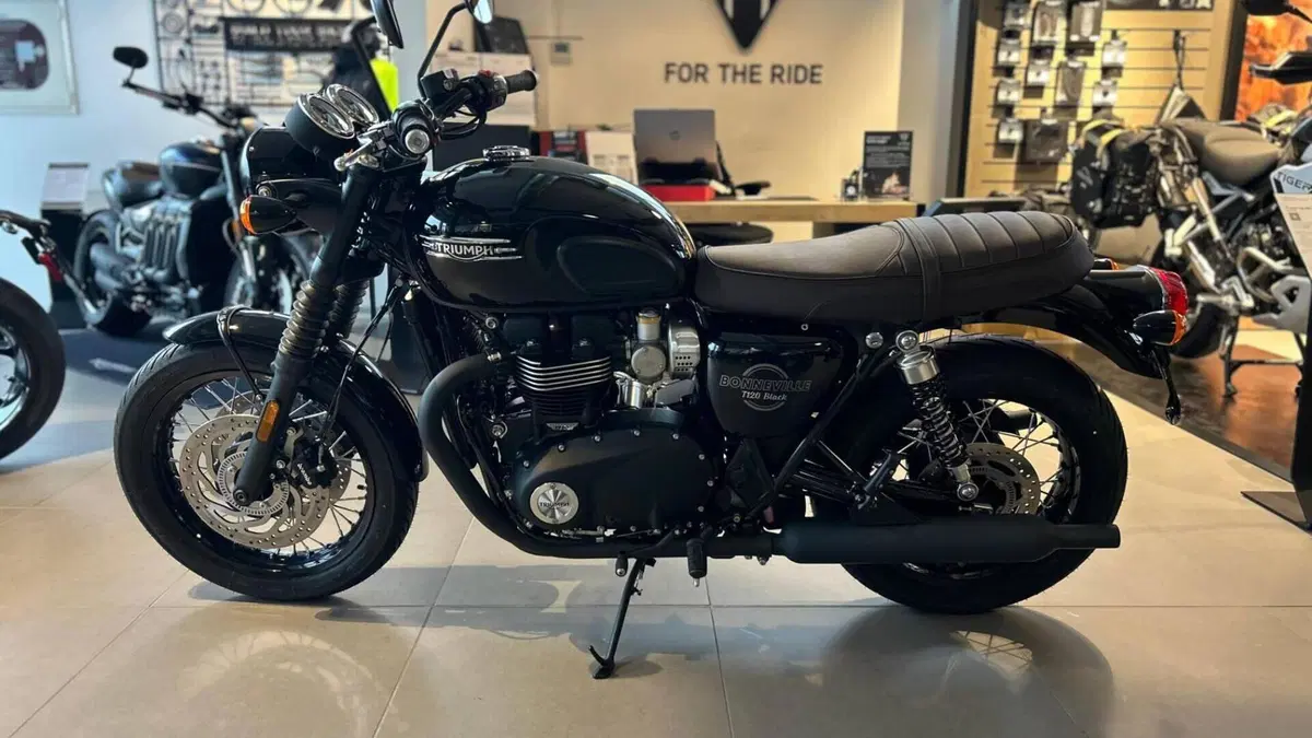 Triumph Bonneville T120 Black (2026)  (3)