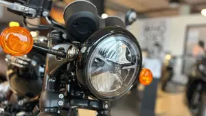 Triumph Bonneville T120 Black (2026)  (5)