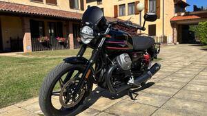 Moto Guzzi V7 Stone Special Edition (2022 - 25) 