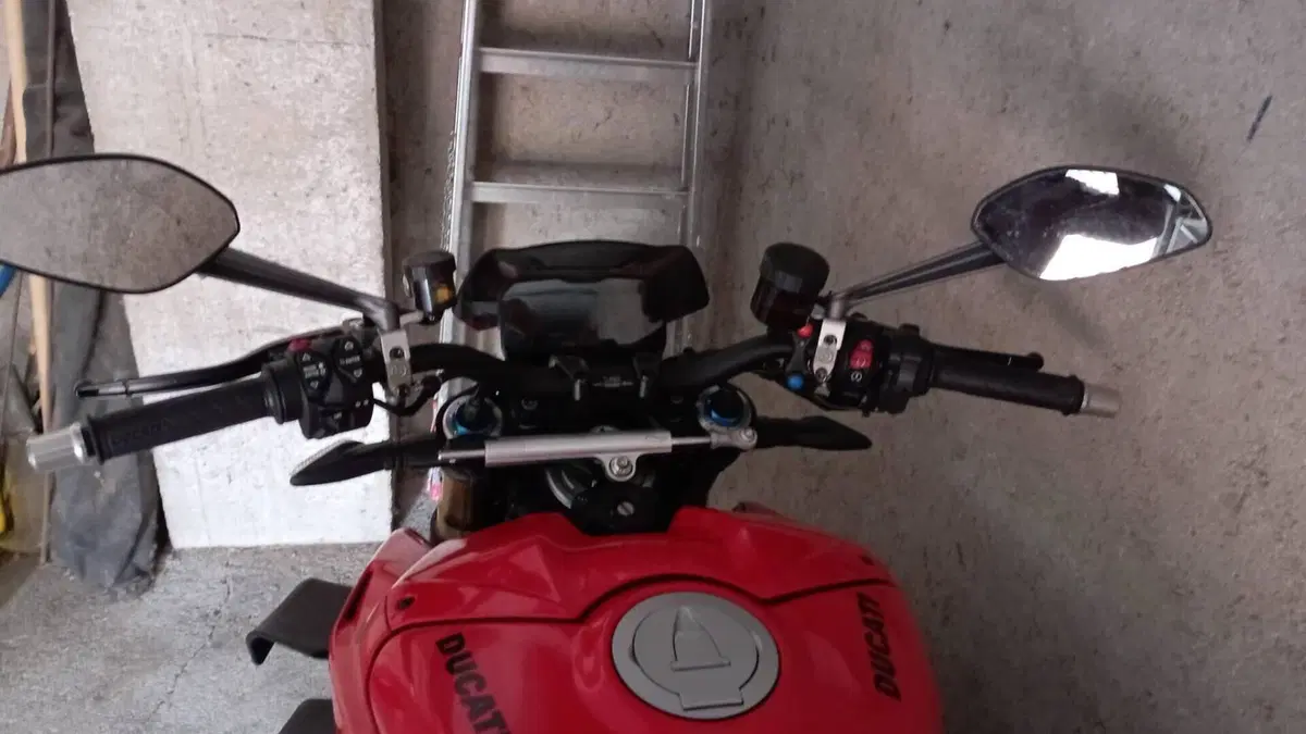 Ducati Streetfighter V4 S (2023 - 24)  (2)