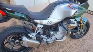 Moto Guzzi V100 Mandello S (2022 - 24) 