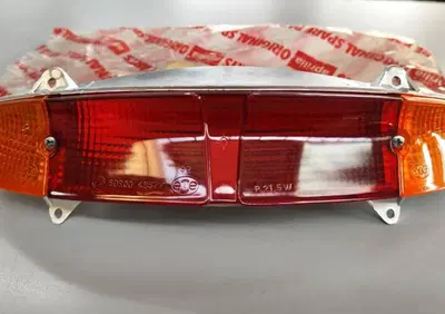 Fanale posteriore Aprilia SR 50 (cod. 8212596) - Annuncio 9933428