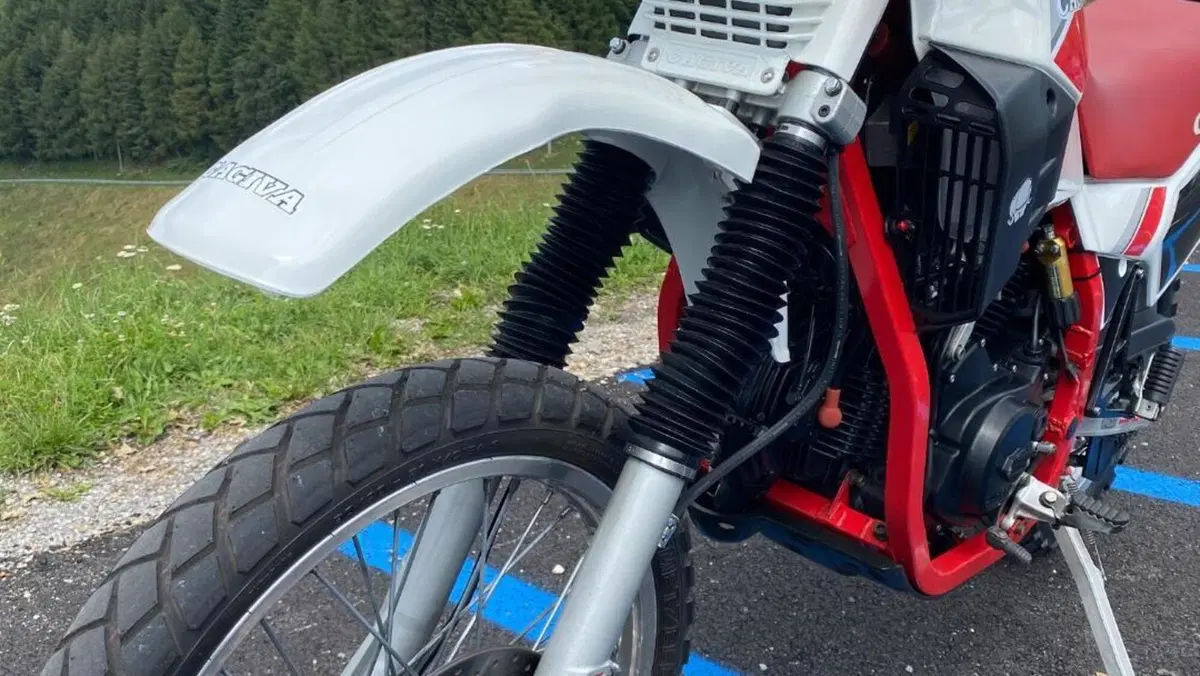 Cagiva Elefant 650  (5)