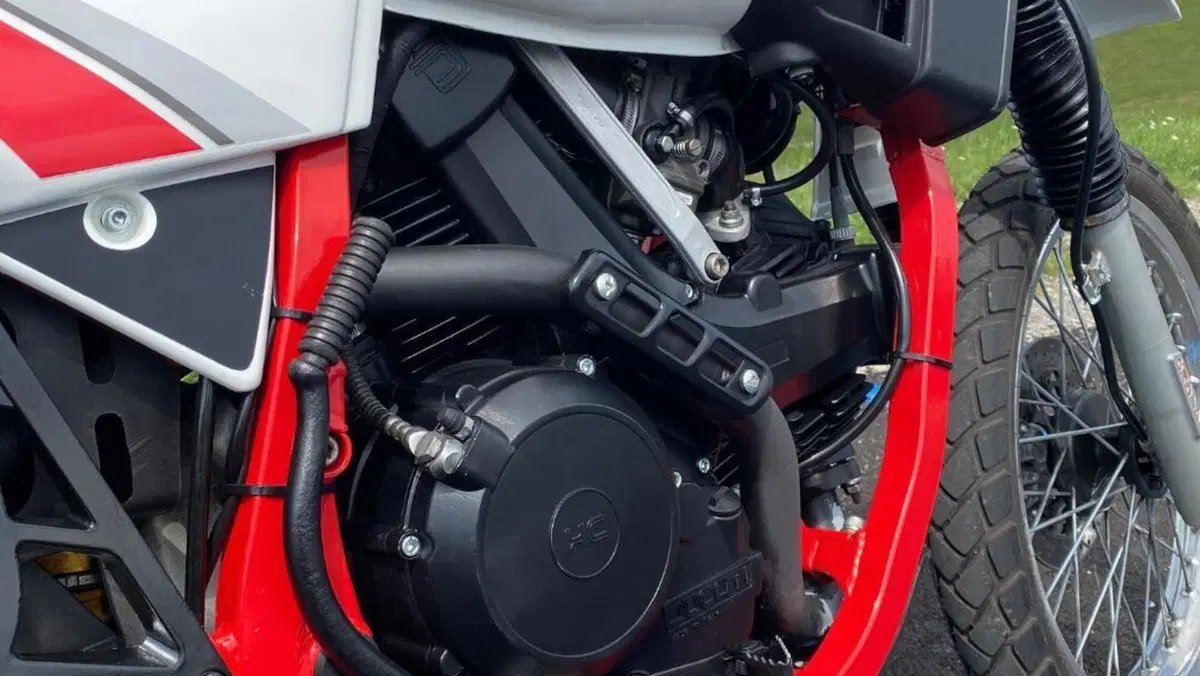 Cagiva Elefant 650  (8)