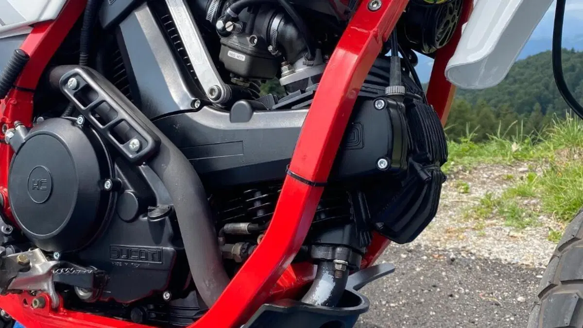 Cagiva Elefant 650  (11)