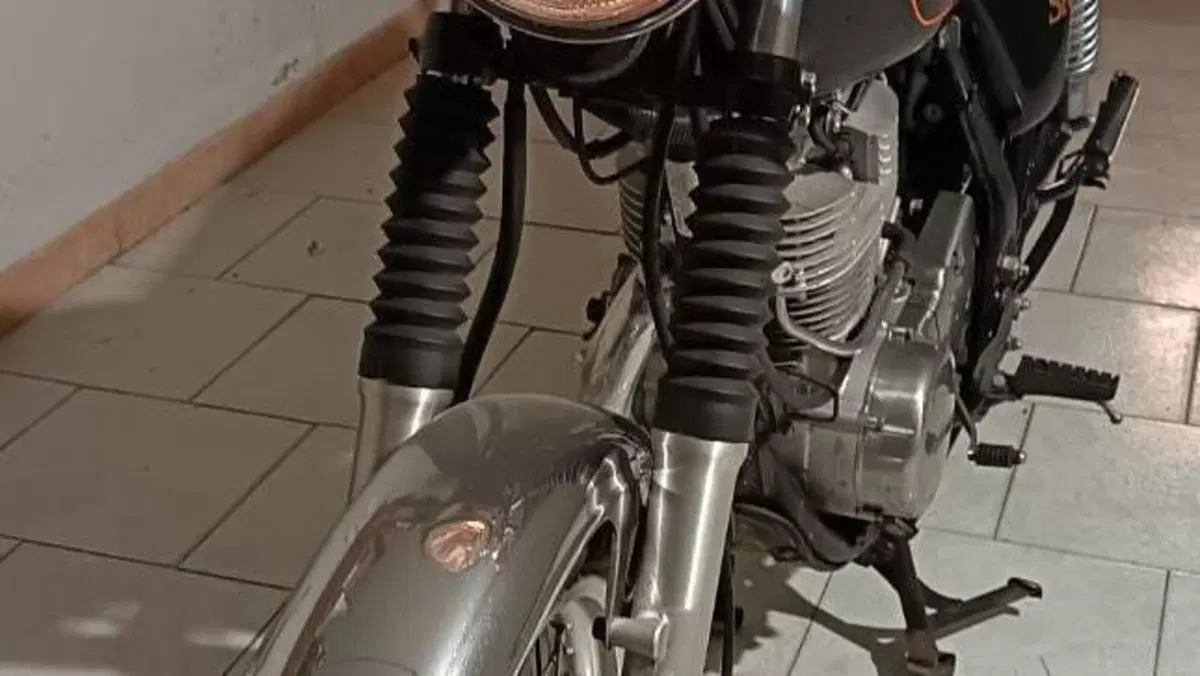 Yamaha SR 400 (2013 - 17)  (4)