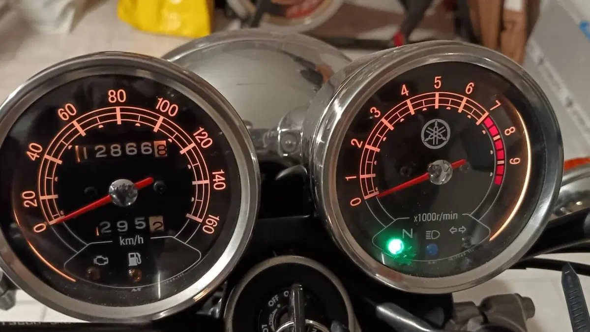 Yamaha SR 400 (2013 - 17)  (5)