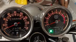 Yamaha SR 400 (2013 - 17)  (5)