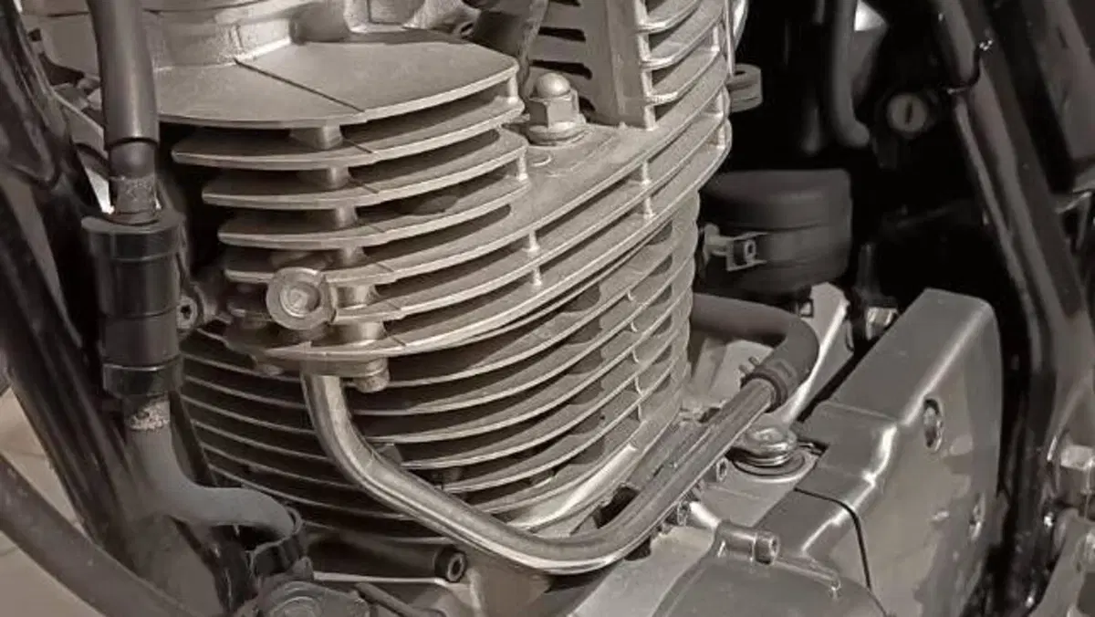 Yamaha SR 400 (2013 - 17)  (6)