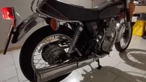 Yamaha SR 400 (2013 - 17)  (9)