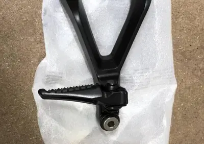 PEDANA POSTERIORE DESTRA COMPLETA PER HONDA CBR 10 - Annuncio 9934261