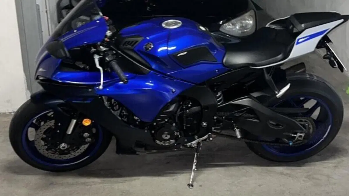 Yamaha YZF R1 (2020 - 25)  (2)