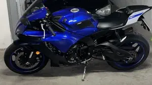 Yamaha YZF R1 (2020 - 25)  (2)