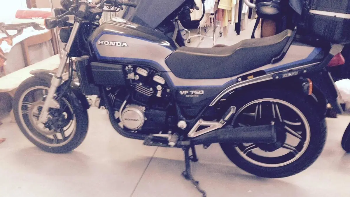 Honda VF 750 S (1985 - 87)  (2)
