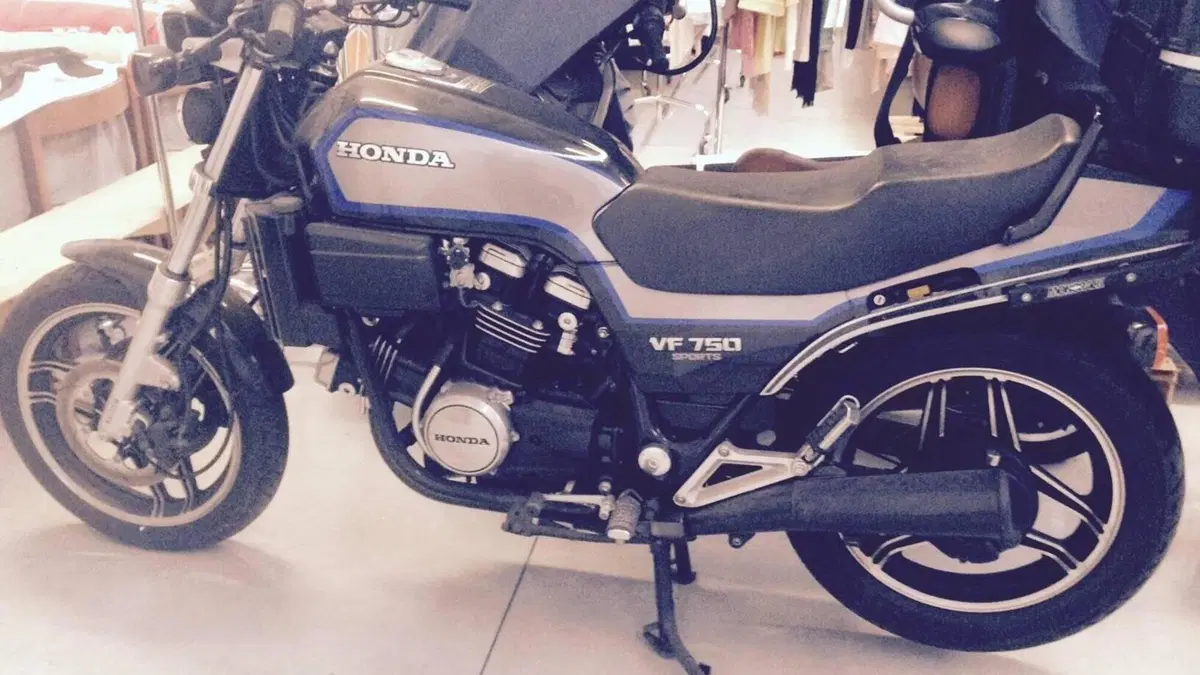 Honda VF 750 S (1985 - 87)  (4)