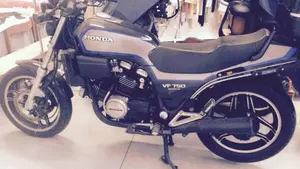 Honda VF 750 S (1985 - 87)  (4)