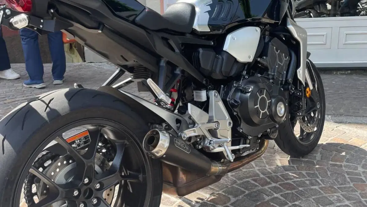 Honda CB 1000 R + Neo Sport Cafè (2019 - 20)  (6)