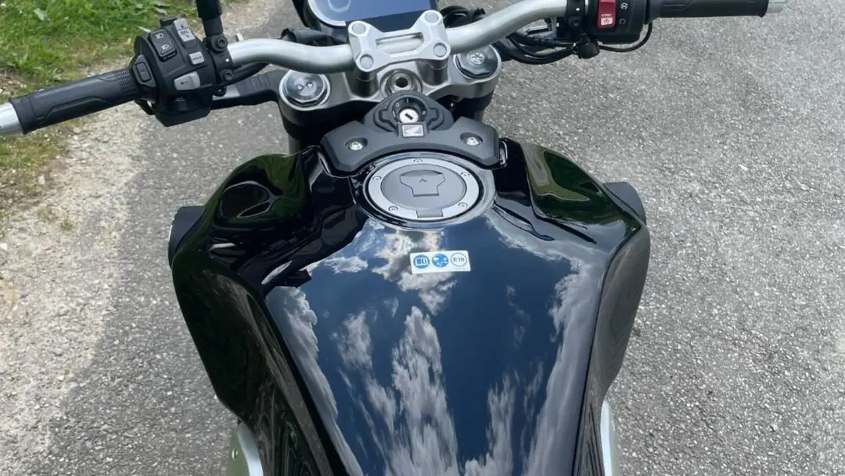 Honda CB 1000 R + Neo Sport Cafè (2019 - 20)  (7)