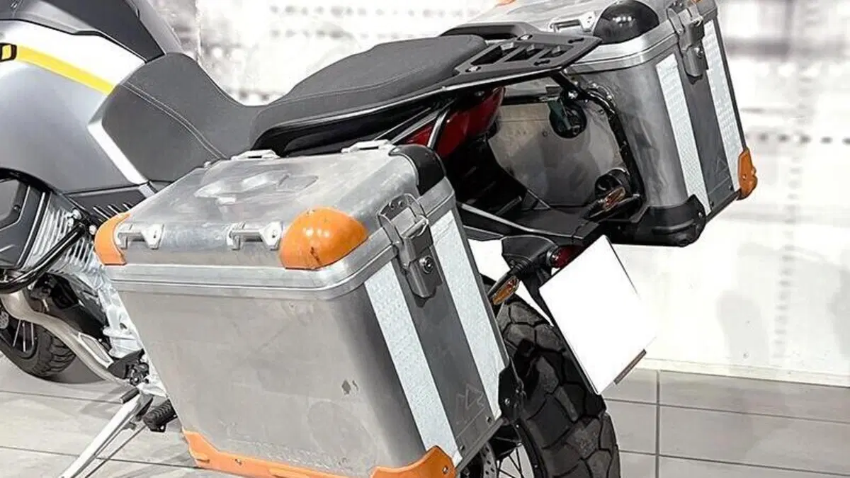 Moto Guzzi Stelvio (2024 - 26)  (4)
