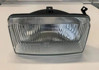 Faro anteriore per Suzuki DR 750 BIG Cod: 35121-44 - Annuncio 9935791