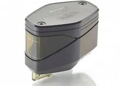 Kit serbatoio freno anteriore originale Triumph St - Annuncio 9936578