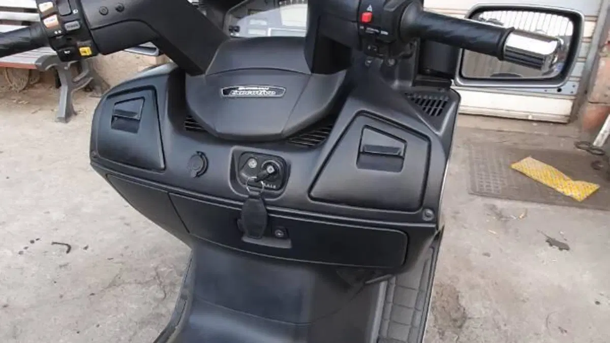 Suzuki Burgman AN 650 Executive ABS (2006 - 12)  (3)