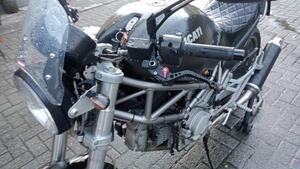 Ducati Monster 620 I.E (2002) 