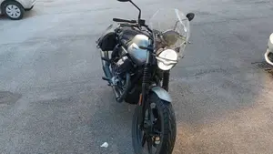 Moto Guzzi V7 Stone (2021 - 24)  (3)