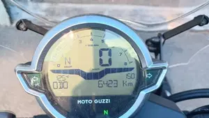 Moto Guzzi V7 Stone (2021 - 24)  (5)