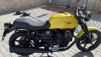 Moto Guzzi V7 Stone (2021 - 24) usata
