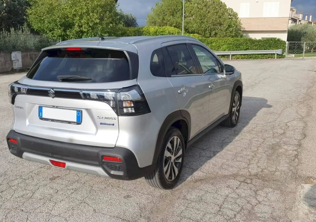Suzuki S-Cross 1.4h Top+ 2wd (2)