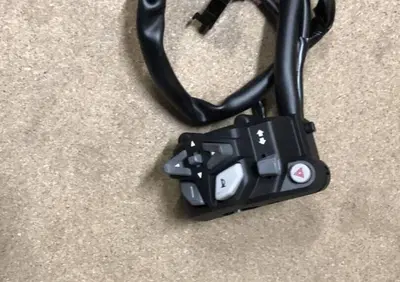 PULSANTIORA DESTRA PER HONDA CBR 1000 RR-R CODICE - Annuncio 9937973